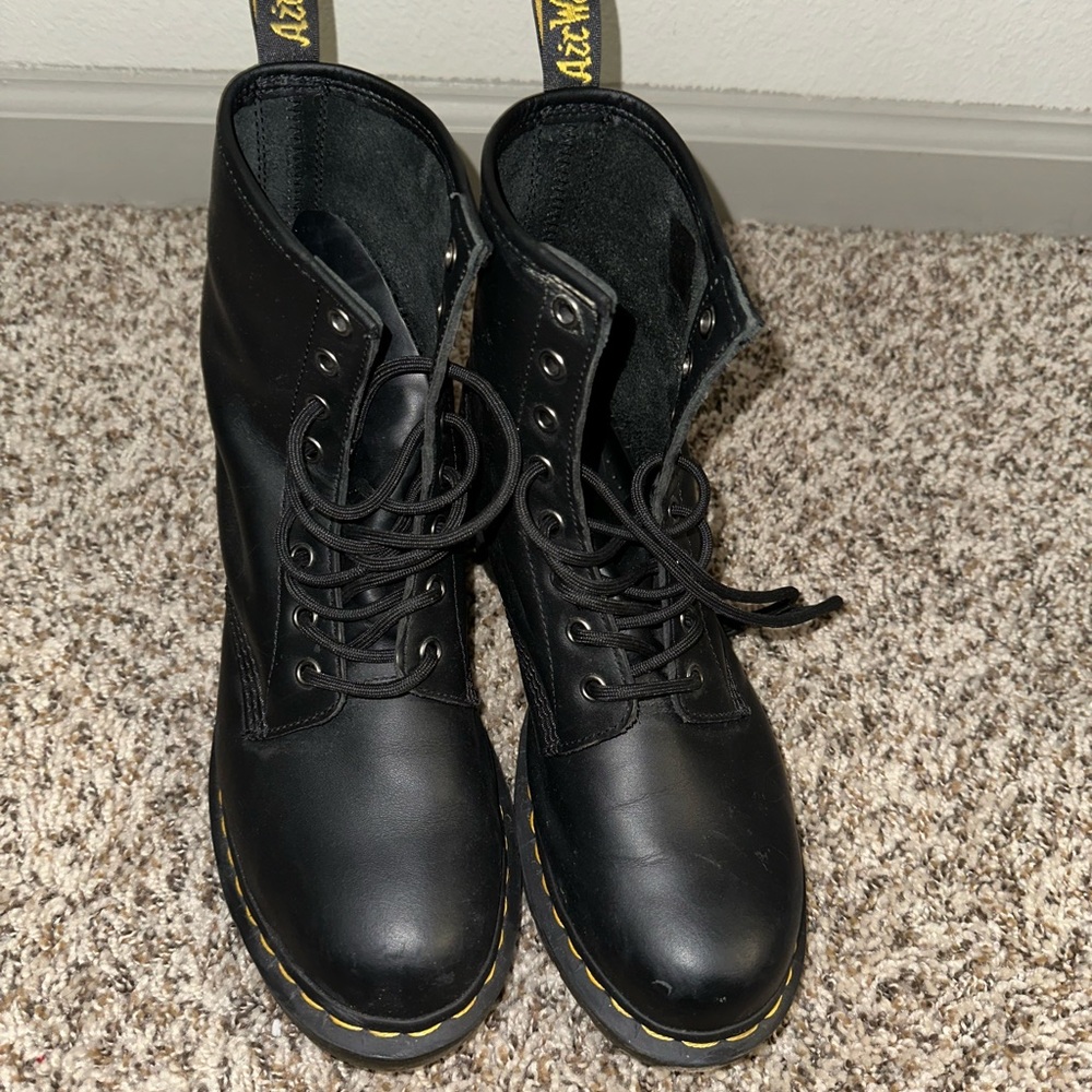 Dr Martens LEATHER LACE UP BOOTS